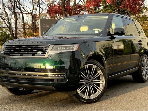New 2025 Land Rover Range Rover SE image 1