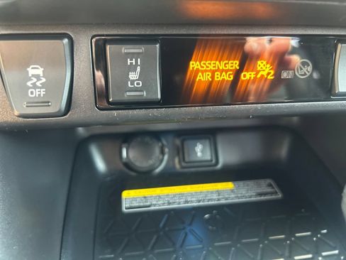 Used 2020 Toyota RAV4 XSE AWD/4WD image 29