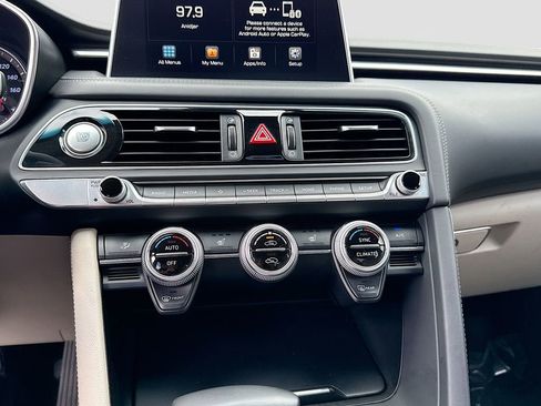 Used 2020 Genesis G70 2.0T image 33