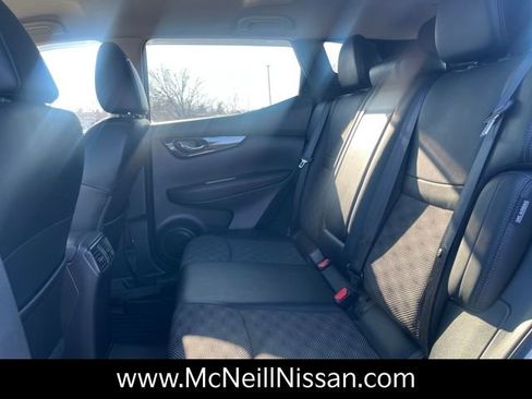 Used 2022 Nissan Rogue Sport SV w/ Technology Package image 14