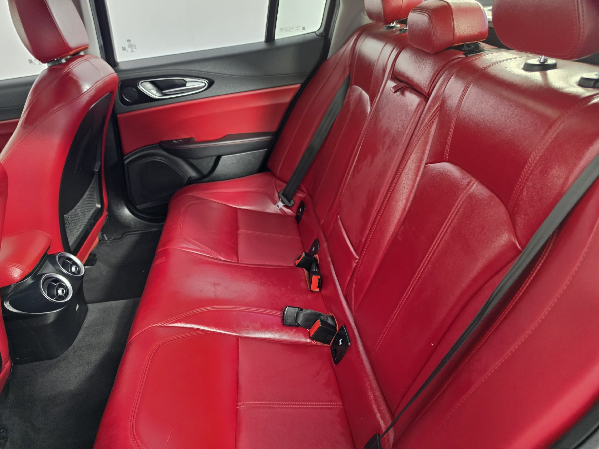 Used 2017 Alfa Romeo Giulia RWD image 28