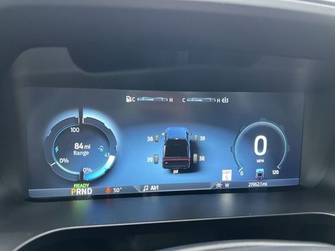 Used 2022 Ford F150 Lightning Lariat image 10