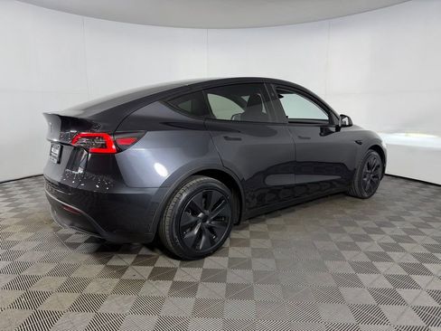 Used 2024 Tesla Model Y Long Range AWD/4WD image 6