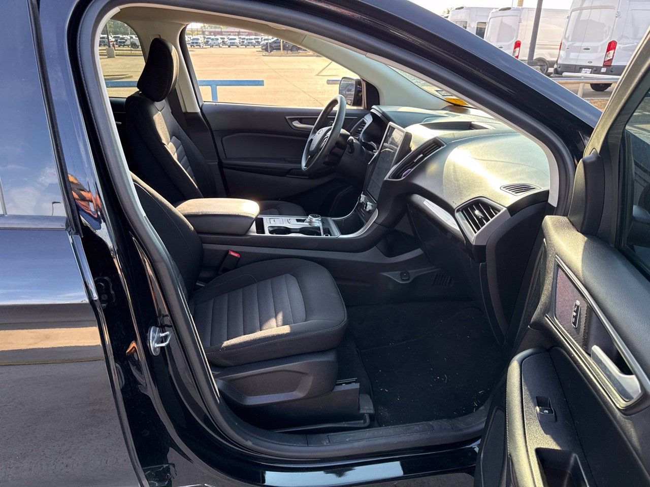 Used 2024 Ford Edge SE w/ Black Appearance Package AWD/4WD image 14