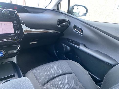 Used 2022 Toyota Prius LE image 24