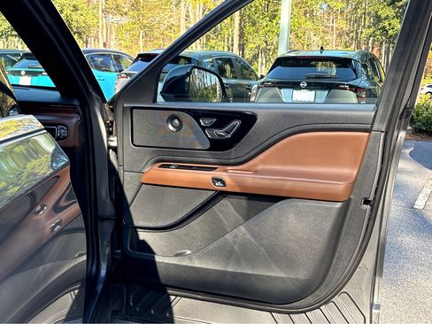 Used 2023 Lincoln Aviator Reserve w/ Equipment Group 201A image 18