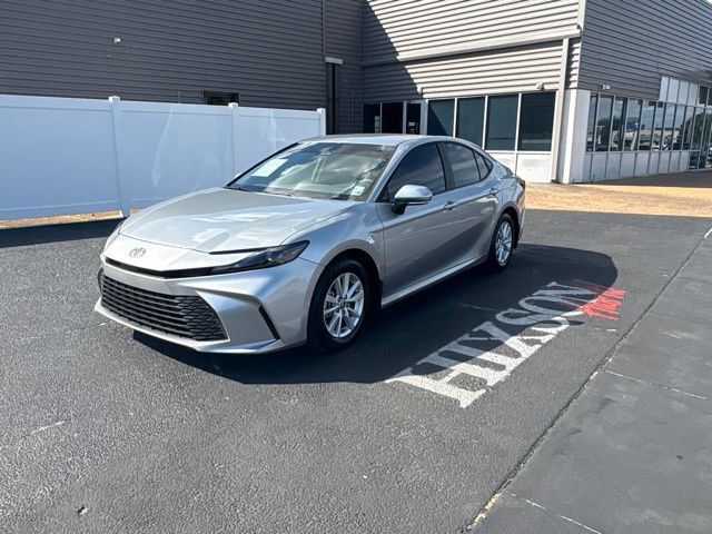 Used 2026 Toyota Camry LE w/ Convenience Package FWD image 1