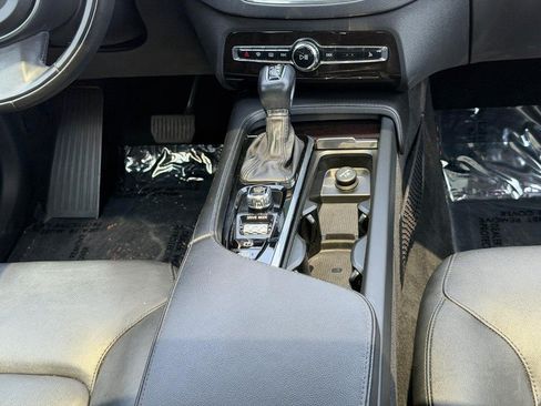 Used 2019 Volvo XC90 T5 Momentum w/ Protection Package Premier AWD/4WD image 16