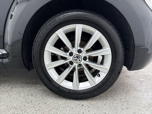 Used 2019 Volkswagen Beetle 2.0T SE image 40