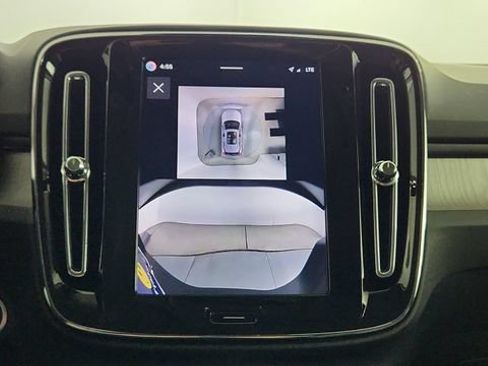 Certified 2026 Volvo XC40 B5 Plus w/ Climate Package AWD/4WD image 19