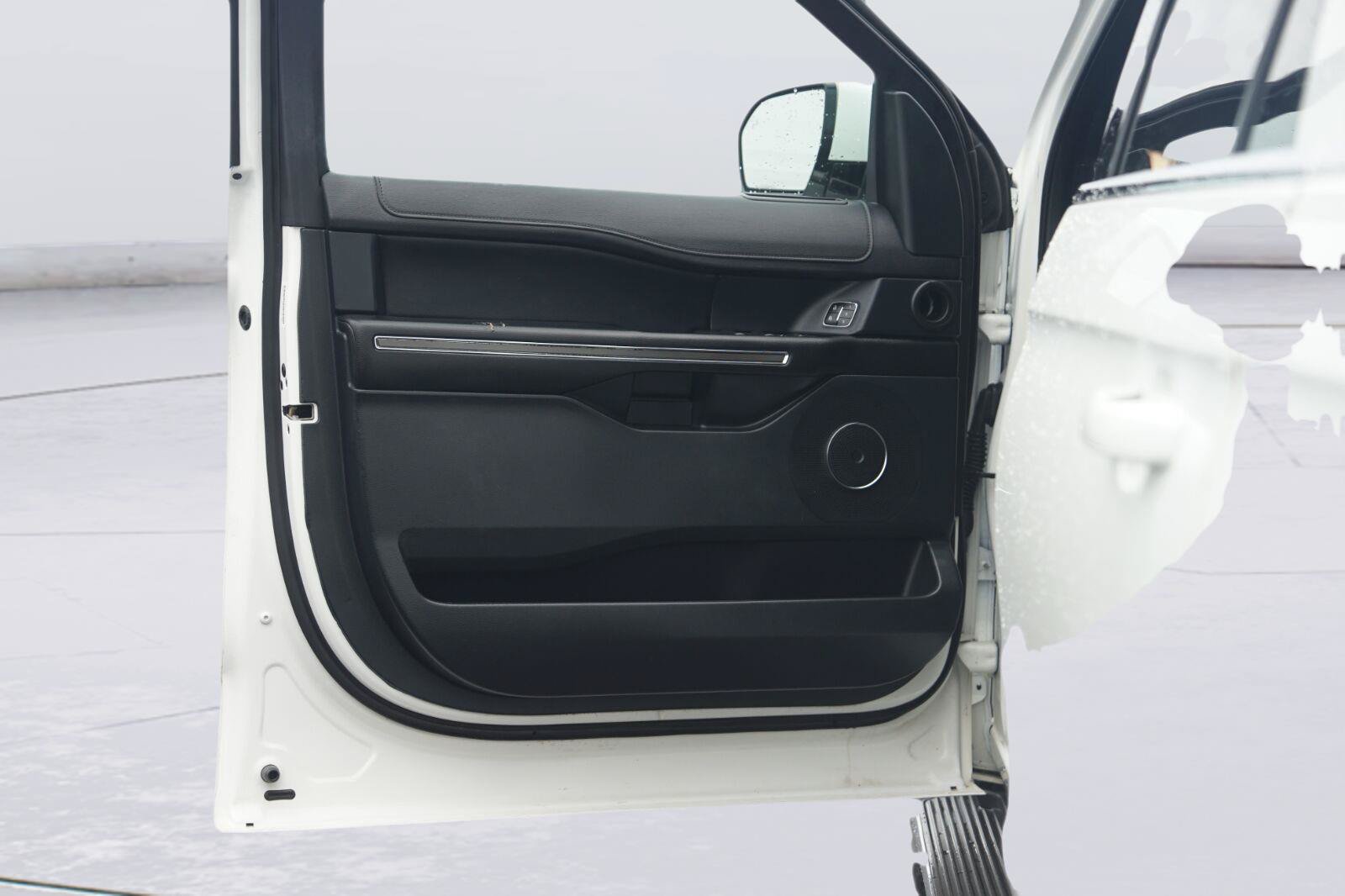 Used 2020 Ford Expedition Max XLT w/ Equipment Group 202A RWD image 33