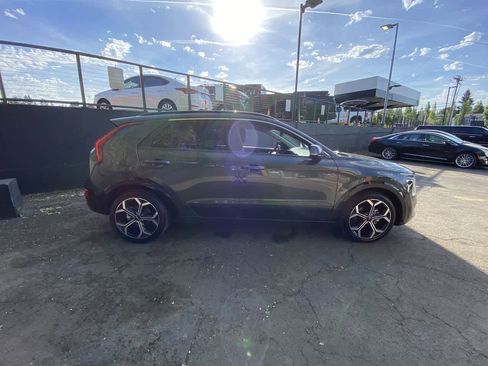 Used 2023 Kia Niro EX Touring FWD image 7