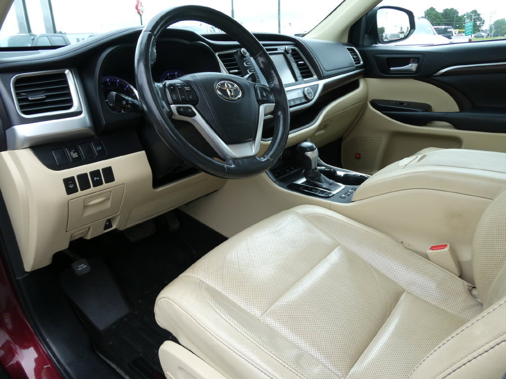 Used 2015 Toyota Highlander Limited AWD/4WD image 25