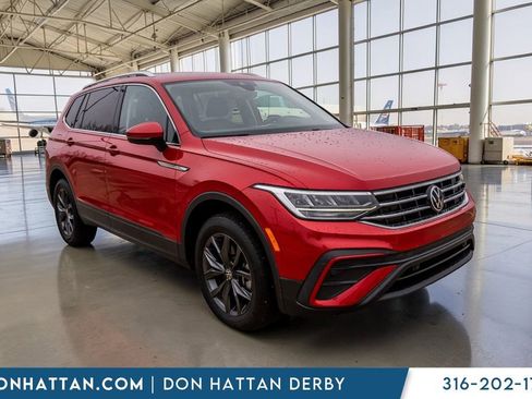 Used 2023 Volkswagen Tiguan SE image 33