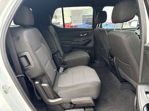 Used 2023 Chevrolet Traverse LT w/ Rear Camera Mirror Package image 16