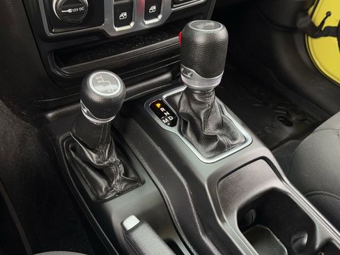 Used 2022 Jeep Wrangler Willys image 21