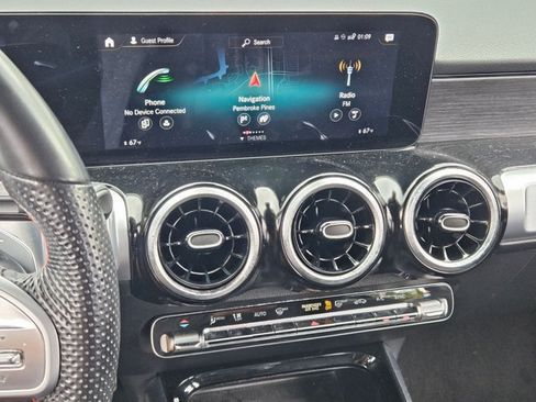 Used 2022 Mercedes-Benz GLB 250 image 14