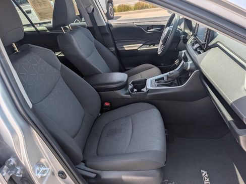 Used 2020 Toyota RAV4 XLE w/ Convenience Package FWD image 8
