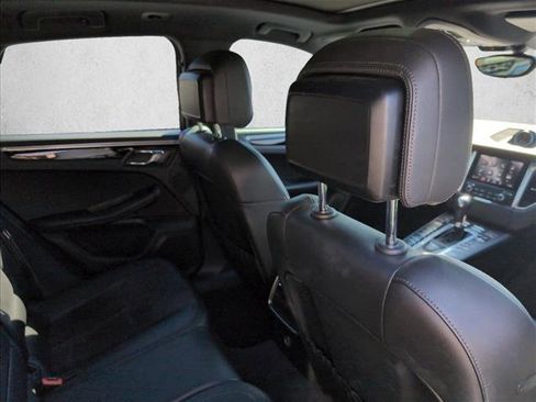 Used 2017 Porsche Macan image 21