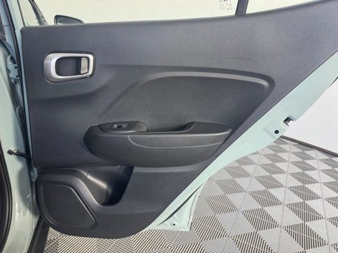 Used 2025 Hyundai Venue SEL FWD image 29