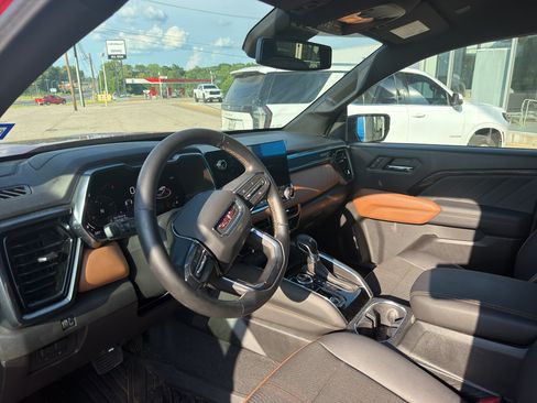 Used 2024 GMC Canyon AT4 w/ Technology Package AWD/4WD image 5