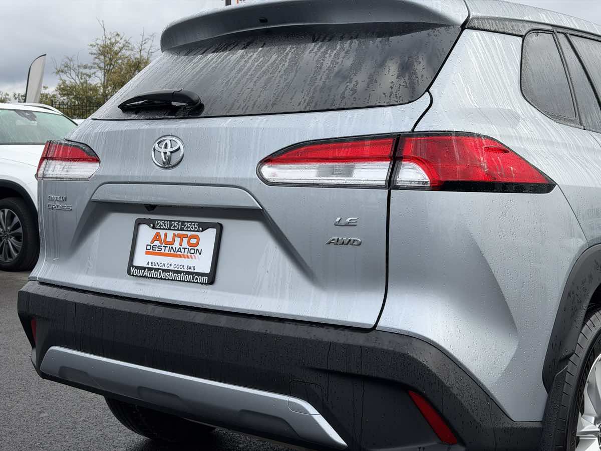 Used 2025 Toyota Corolla Cross LE AWD/4WD image 10