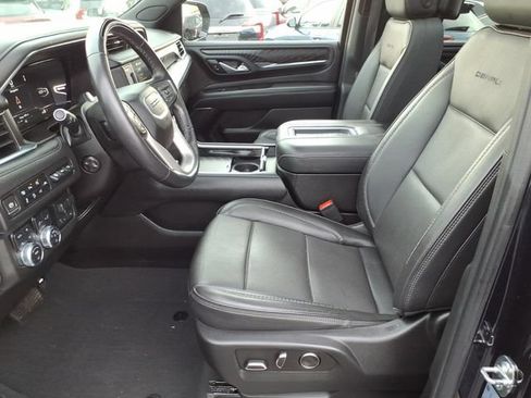 Used 2023 GMC Yukon XL Denali w/ Advanced Technology Package AWD/4WD image 6