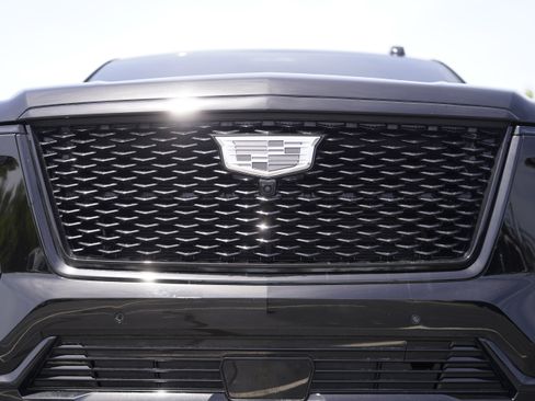 Used 2025 Cadillac Escalade Sport w/ LPO, ONYX Package AWD/4WD image 41