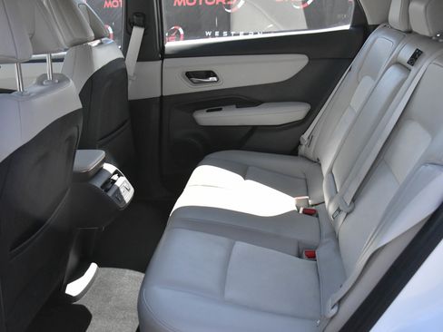 Used 2024 Nissan Ariya AWD image 42