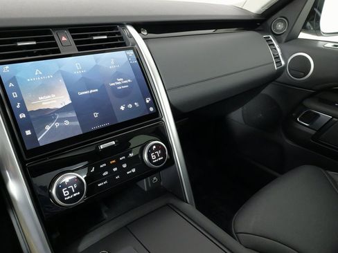 Used 2024 Land Rover Discovery S image 56