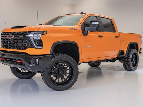 Used 2026 Chevrolet Silverado 2500 ZR2 AWD/4WD image 6