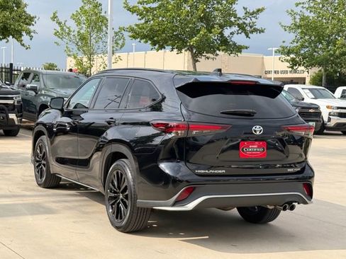 Used 2025 Toyota Highlander XSE AWD/4WD image 4