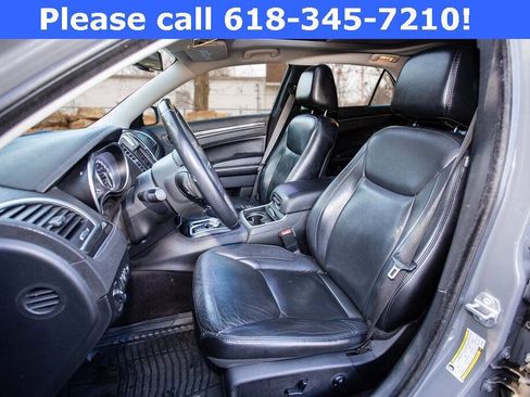 Used 2018 Chrysler 300 Touring L image 18