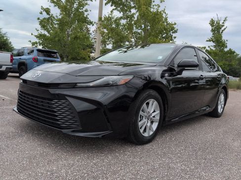 Used 2025 Toyota Camry LE FWD image 2