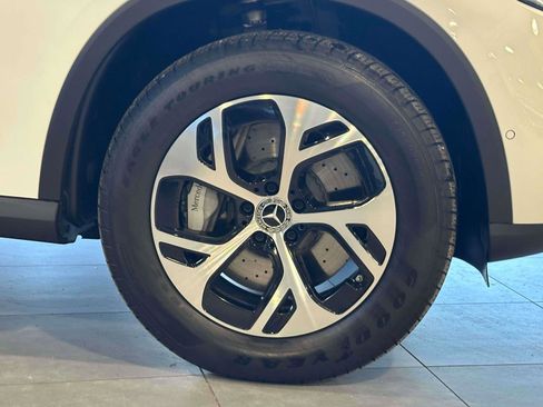 Used 2025 Mercedes-Benz GLC 350e 4MATIC image 6