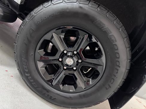 Used 2015 Toyota 4Runner SR5 AWD/4WD image 9