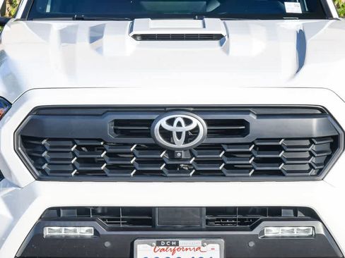 Used 2024 Toyota Tacoma TRD Sport w/ TRD Sport Premium Package AWD/4WD image 5