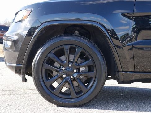 Used 2022 Jeep Grand Cherokee Laredo X image 9