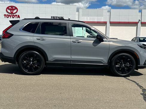 Used 2024 Honda CR-V Sport Touring image 3