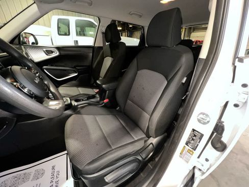 Used 2023 Kia Soul S FWD image 11