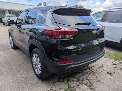 Used 2026 Chevrolet TrailBlazer LS w/ LS Convenience Package FWD image 4
