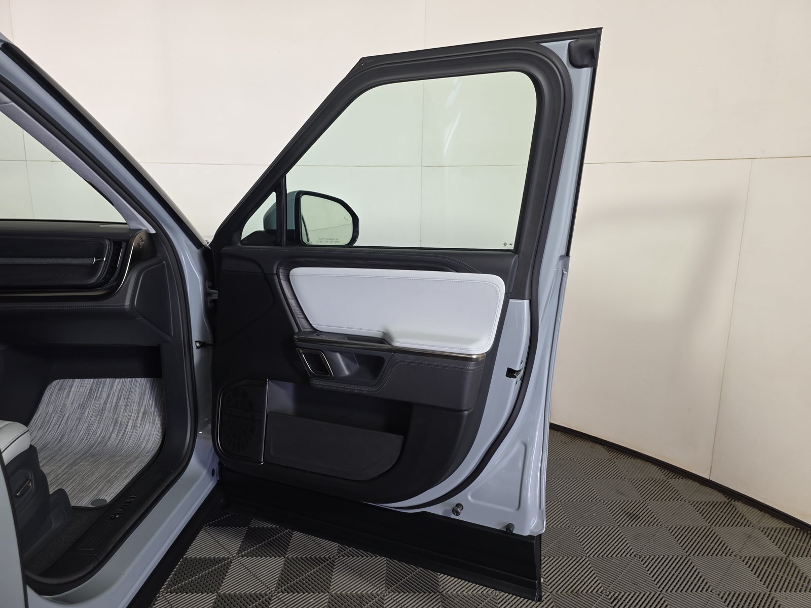 Used 2023 Rivian R1T Launch Edition AWD/4WD image 18