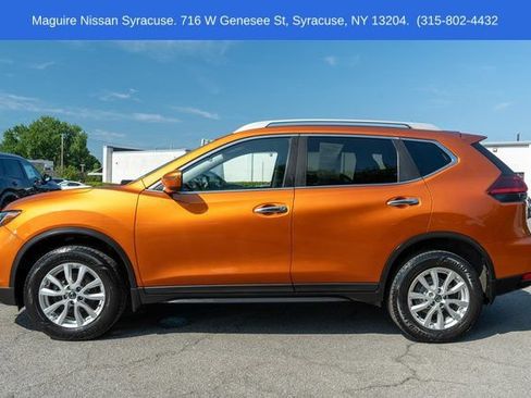 Used 2018 Nissan Rogue SV AWD/4WD image 9