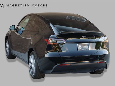 Used 2023 Tesla Model Y Long Range AWD/4WD image 7