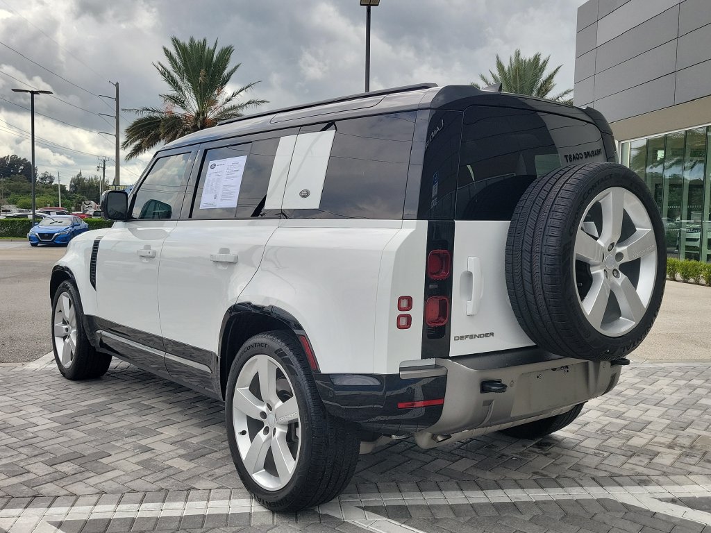 Used 2024 Land Rover Defender 110 X-Dynamic SE AWD/4WD image 3