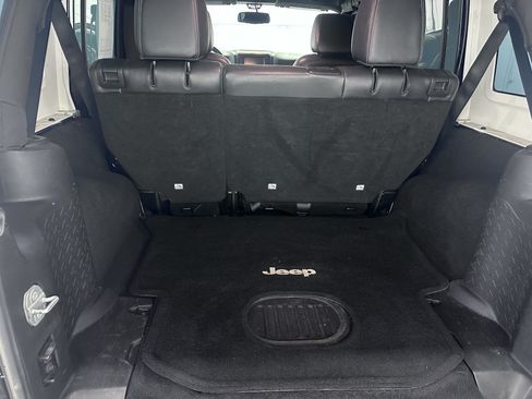 Used 2015 Jeep Wrangler Unlimited Rubicon AWD/4WD image 30