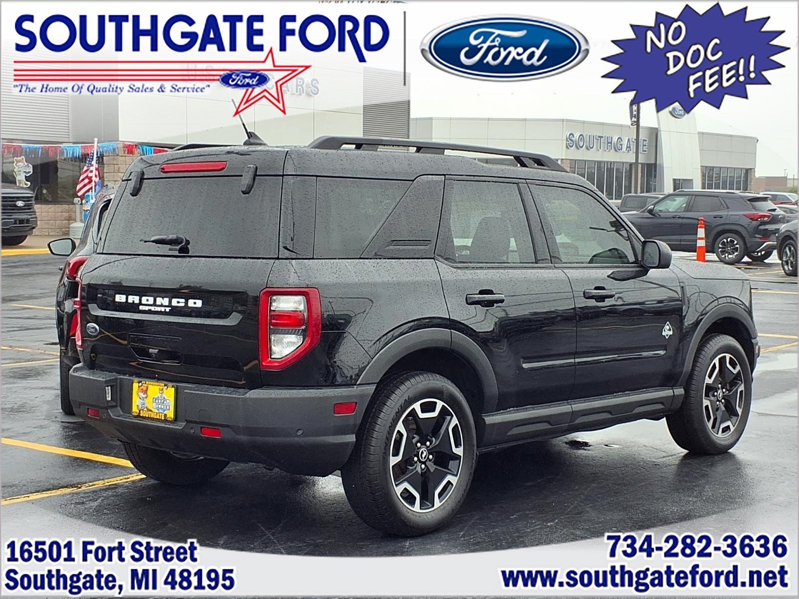 Used 2022 Ford Bronco Sport Outer Banks w/ Tech Package AWD/4WD image 2