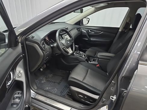Used 2020 Nissan Rogue SV image 28