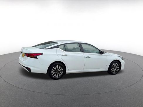 Used 2025 Nissan Altima 2.5 SV FWD image 15