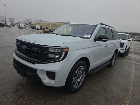 Used 2025 Ford Expedition Active image 2